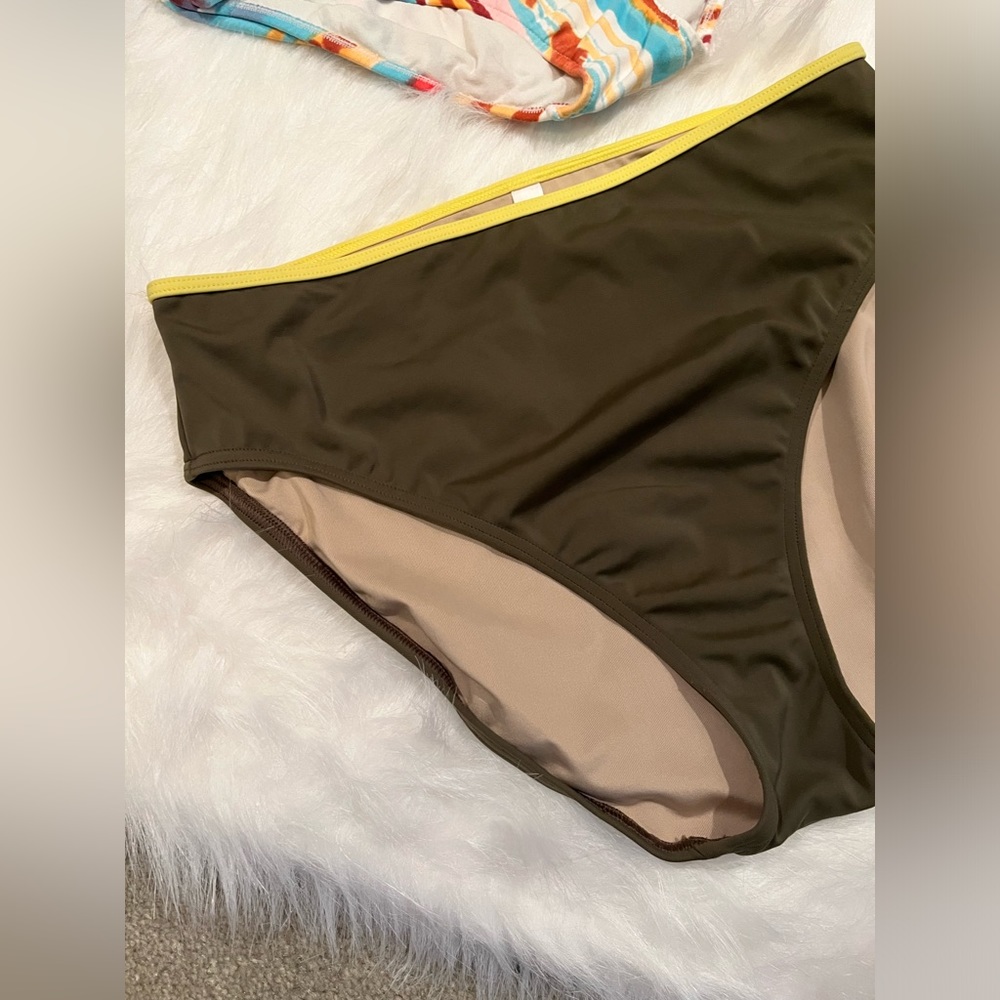 Bikini 👙 Bottoms - Picture 5 of 8